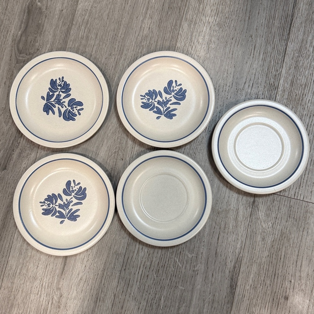 Set of 3 Pfaltzgraff dessert plates Stoneware Yorktowne pattern & 2 Saucers
